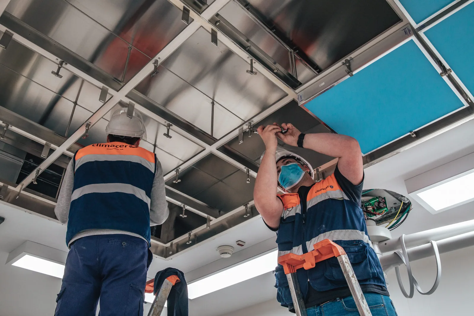 Ceiling diffuser array